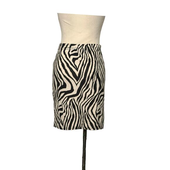Pretty Little Thing cream black zebra print pull on mini skirt size 6 - Picture 10 of 11